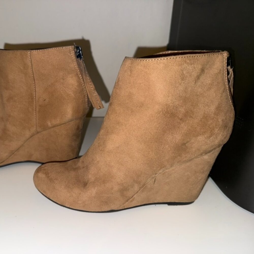 Dolce Vita dV8 Camel Tan Suede Wedge Booties, 6.5